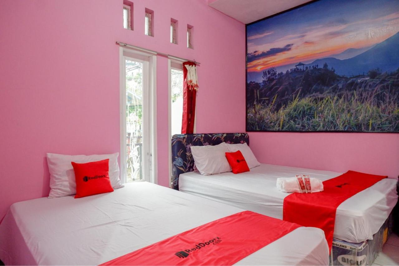 RedDoorz Syariah near Telaga Warna Dieng Diyeng Exterior foto